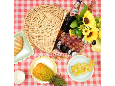 Großer leerer Picknickkorb Korbgeflecht Gurt Leder Sechs Personen Guter Gewinn Weidenoval